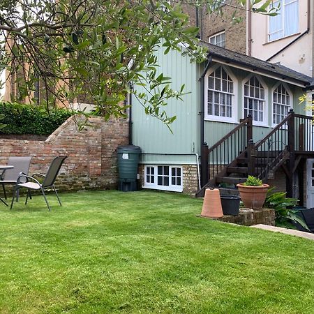 Grand 2 Bed Georgian Apartment At Florence House With King Bed, In The Heart Of Herne Bay & 300M From Beach Екстериор снимка