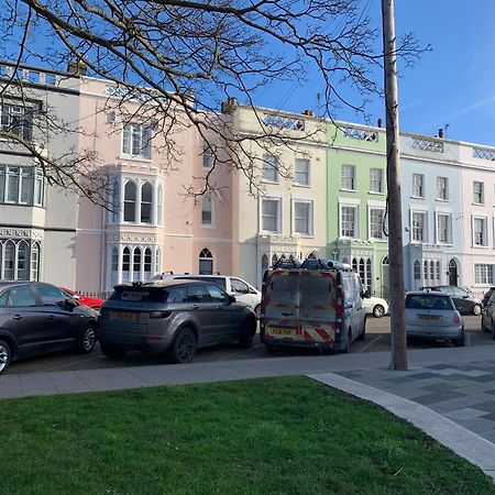Grand 2 Bed Georgian Apartment At Florence House With King Bed, In The Heart Of Herne Bay & 300M From Beach Екстериор снимка