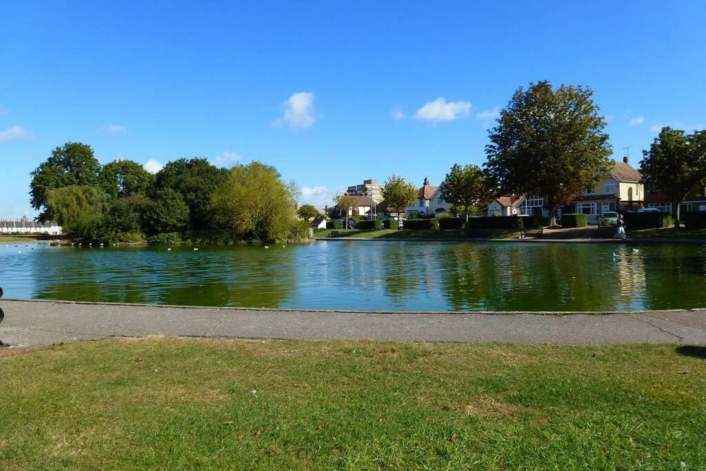 Grand 2 Bed Georgian Apartment At Florence House With King Bed, In The Heart Of Herne Bay & 300M From Beach Екстериор снимка