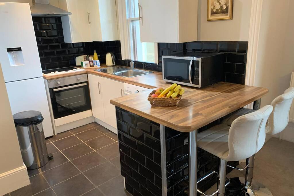 Grand 2 Bed Georgian Apartment At Florence House With King Bed, In The Heart Of Herne Bay & 300M From Beach Екстериор снимка