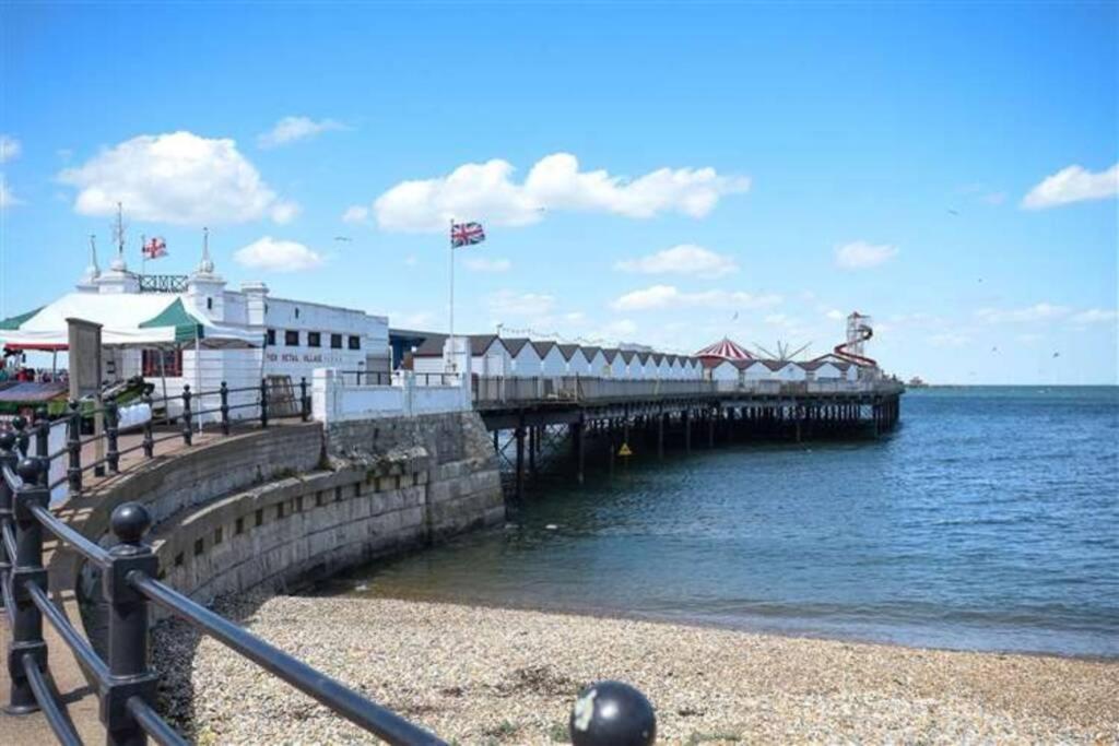 Grand 2 Bed Georgian Apartment At Florence House With King Bed, In The Heart Of Herne Bay & 300M From Beach Екстериор снимка