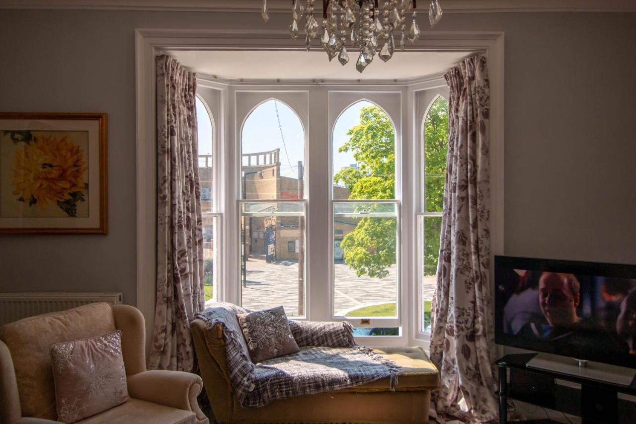 Grand 2 Bed Georgian Apartment At Florence House With King Bed, In The Heart Of Herne Bay & 300M From Beach Екстериор снимка