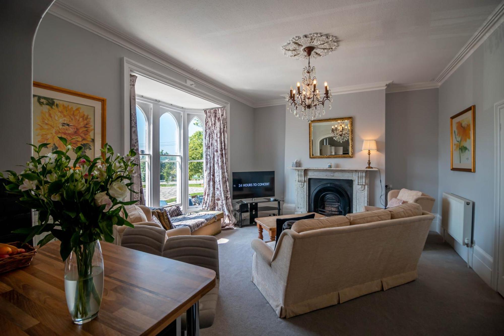 Grand 2 Bed Georgian Apartment At Florence House With King Bed, In The Heart Of Herne Bay & 300M From Beach Екстериор снимка