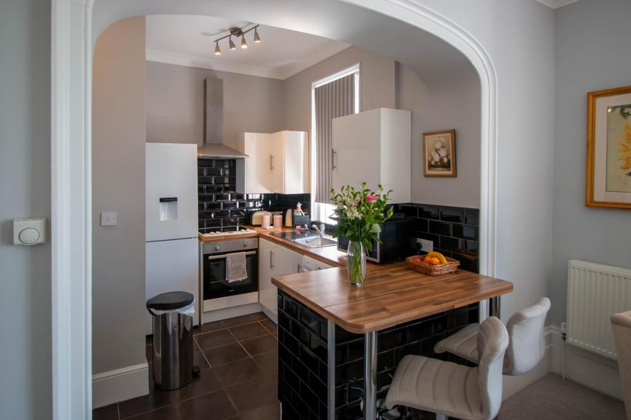 Grand 2 Bed Georgian Apartment At Florence House With King Bed, In The Heart Of Herne Bay & 300M From Beach Екстериор снимка