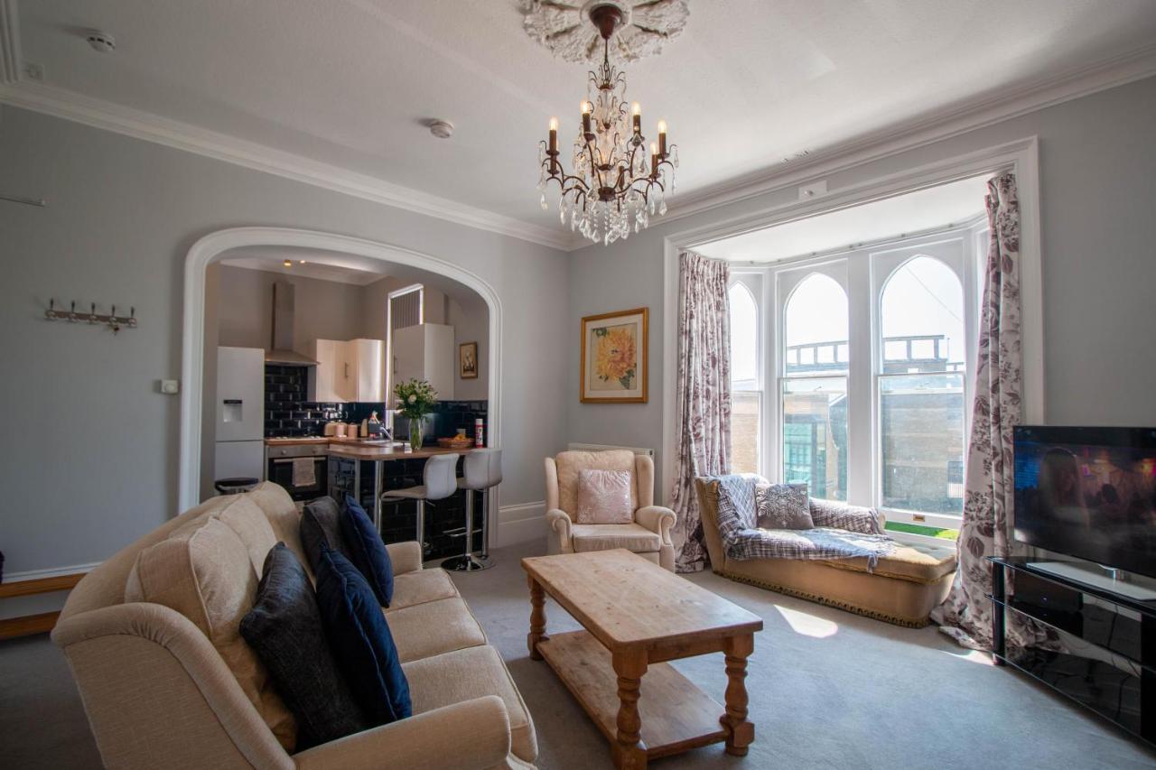 Grand 2 Bed Georgian Apartment At Florence House With King Bed, In The Heart Of Herne Bay & 300M From Beach Екстериор снимка