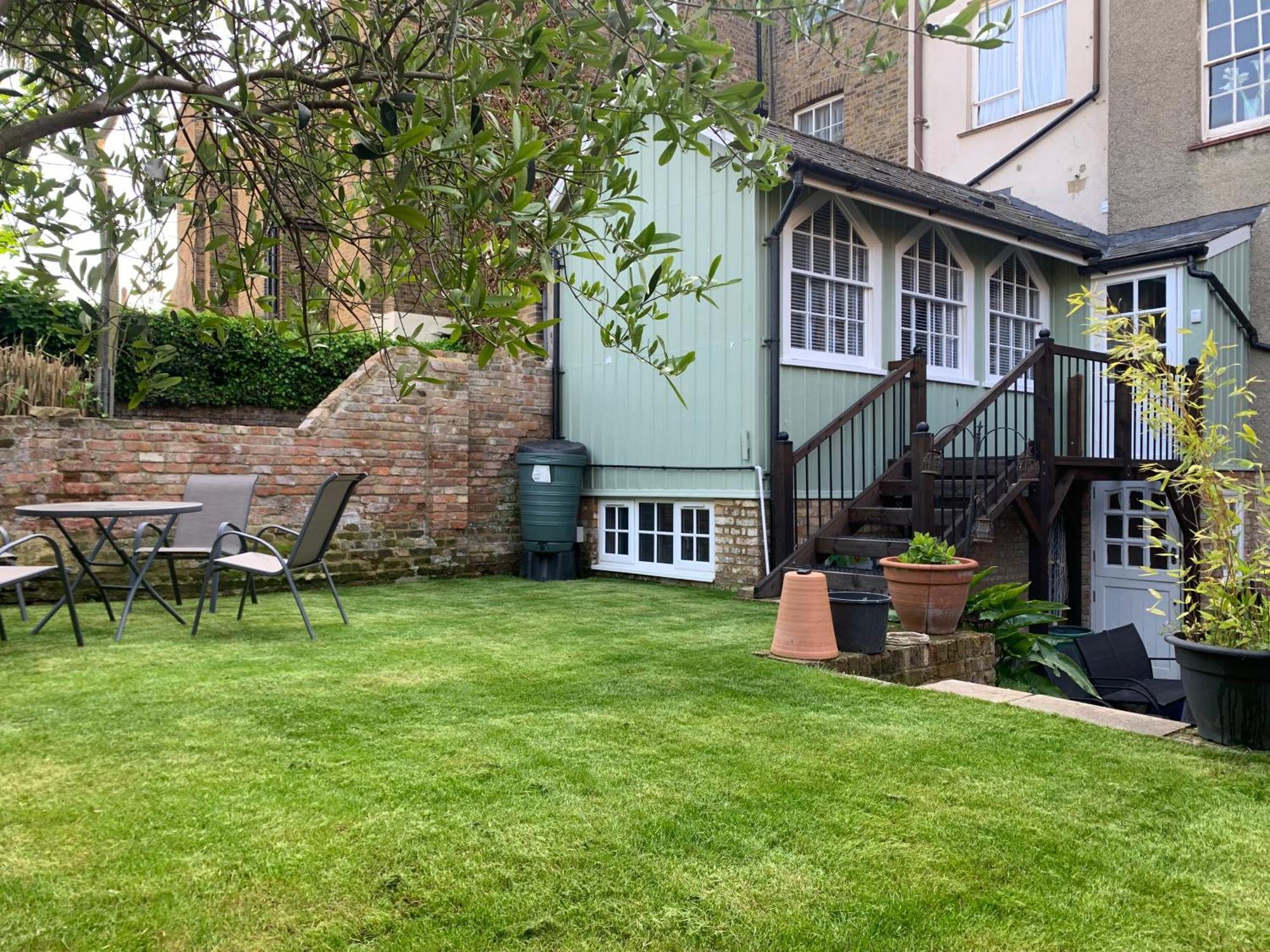 Grand 2 Bed Georgian Apartment At Florence House With King Bed, In The Heart Of Herne Bay & 300M From Beach Екстериор снимка