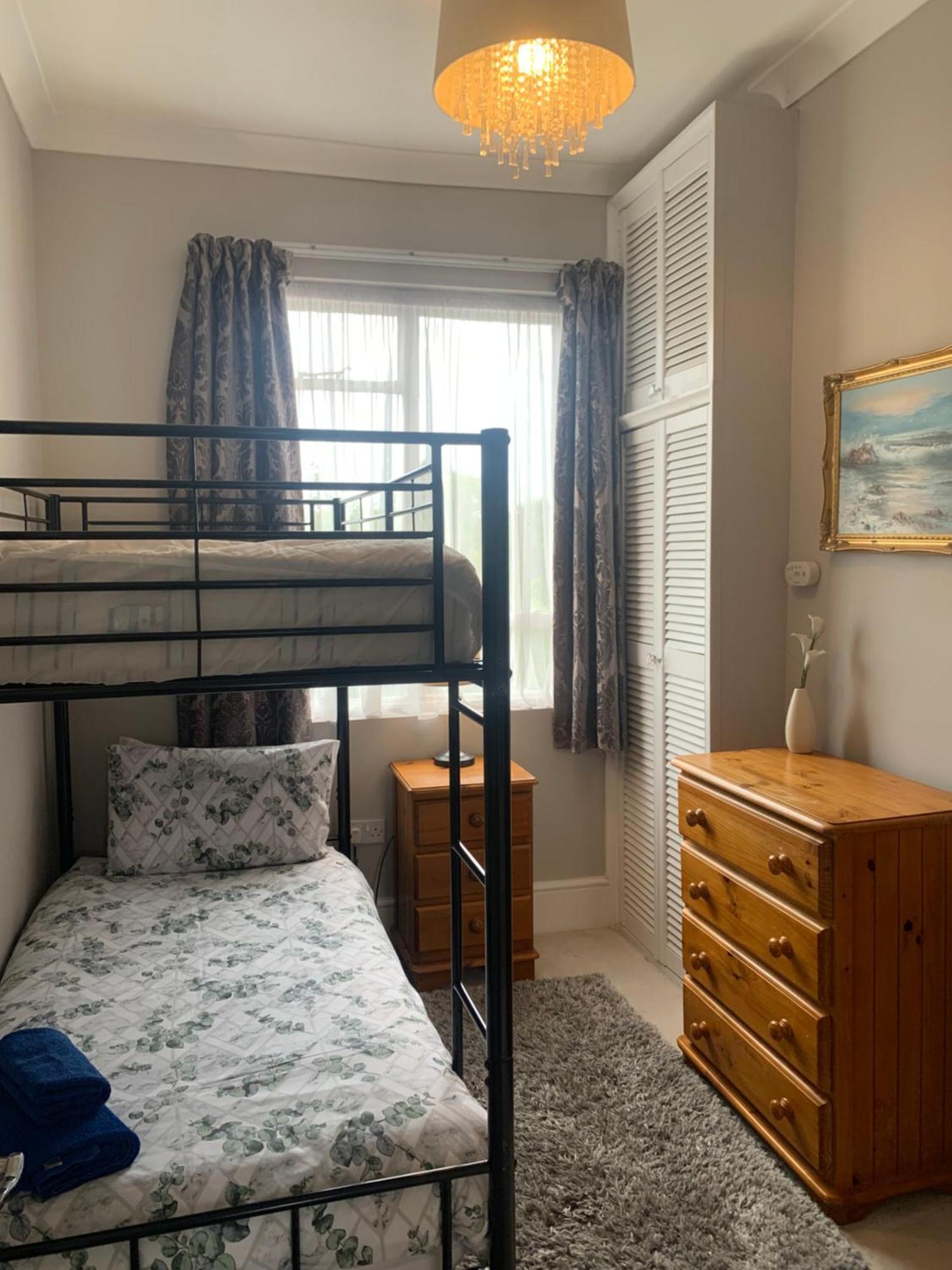 Grand 2 Bed Georgian Apartment At Florence House With King Bed, In The Heart Of Herne Bay & 300M From Beach Екстериор снимка