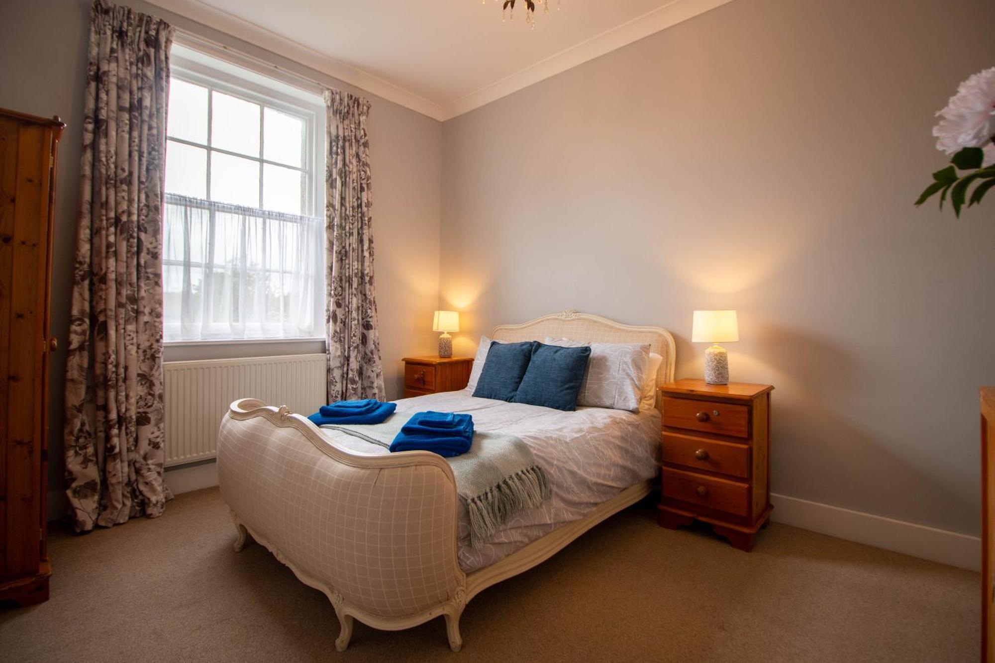 Grand 2 Bed Georgian Apartment At Florence House With King Bed, In The Heart Of Herne Bay & 300M From Beach Екстериор снимка